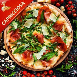 Pizza Capricciosa med tomat, ost, italiensk skinke, champignon
